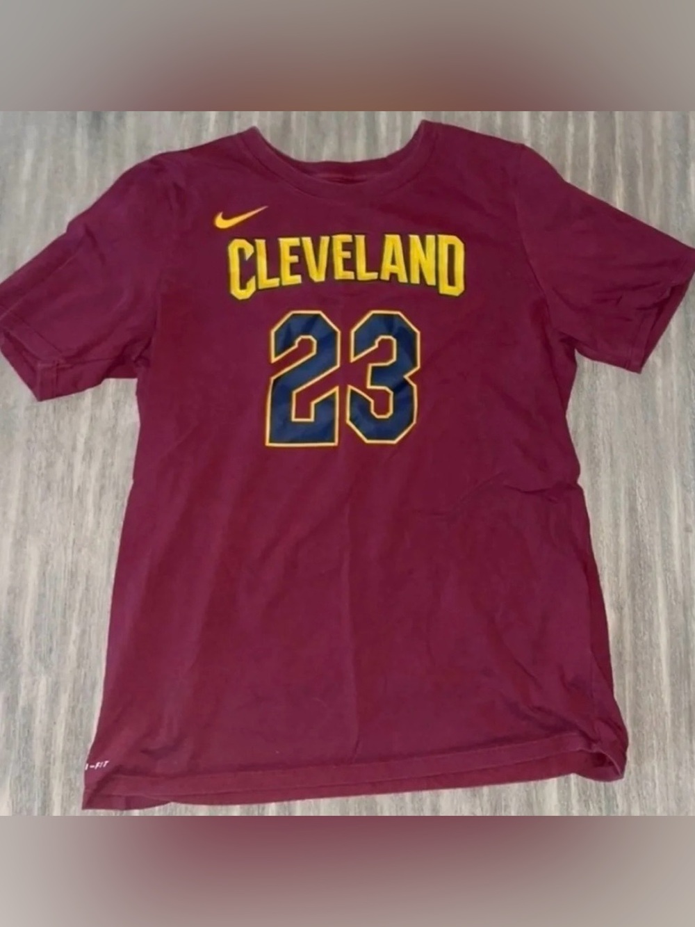 NIKE NBA Cleveland CAVALIERS T-
Shirt